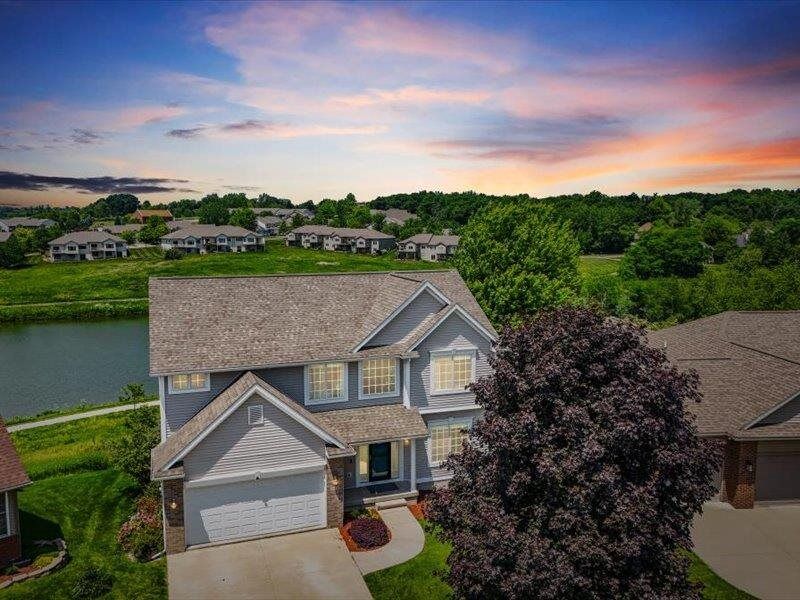 Property Photo: 505 Avalon Pl IA 52241
