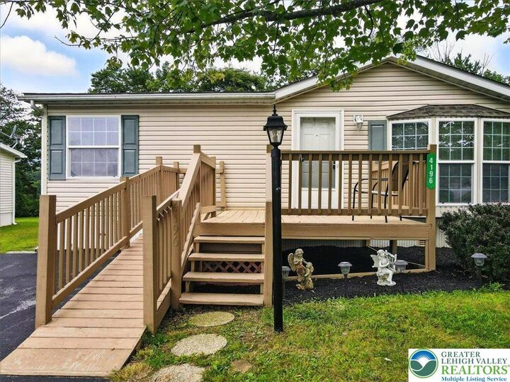 4196 Independence Lane  Lehigh Twp PA 18088 photo
