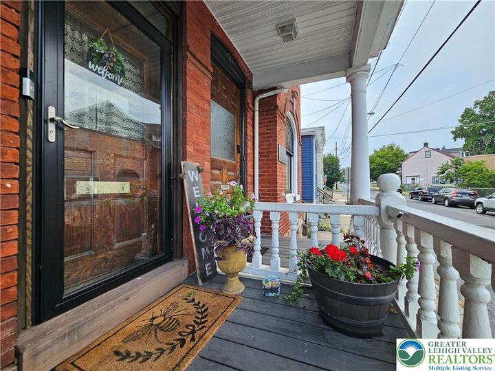 Property Photo: 752 Walnut Avenue PA 18042