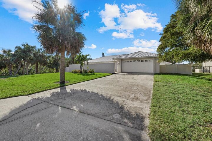 Property Photo:  5164 Windward Avenue  FL 34242 