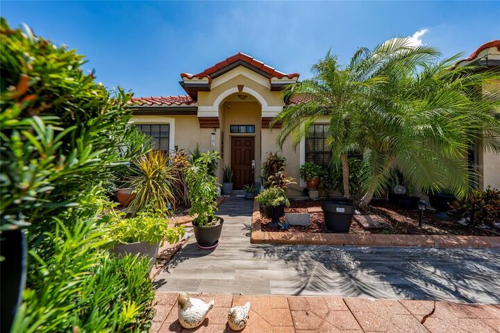 Property Photo: 3012 Villa Preciosa Drive FL 34744