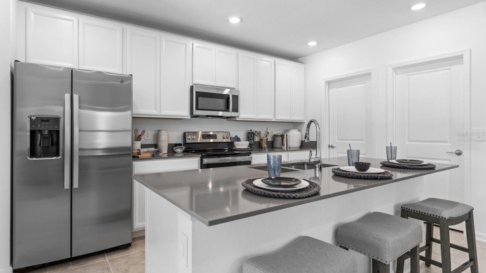 Property Photo:  5676 Ficus Aurea Street  FL 34758 