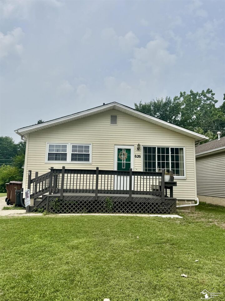 Property Photo: 626 Palmwood Avenue MI 48161
