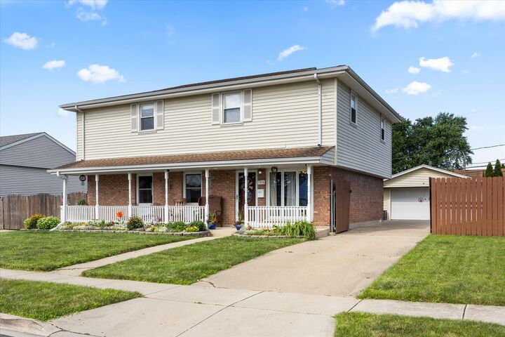 704 Geneva Avenue  Romeoville IL 60446 photo