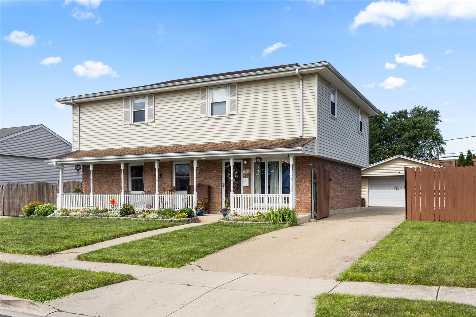 Property Photo:  704 Geneva Avenue  IL 60446 
