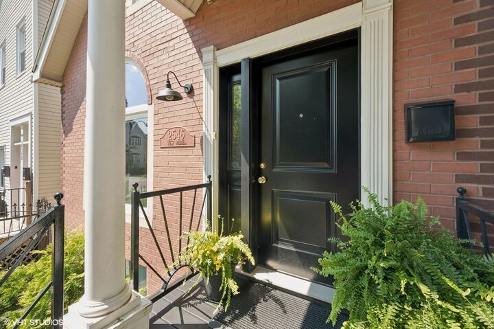 Property Photo:  2546 W Medill Avenue  IL 60647 