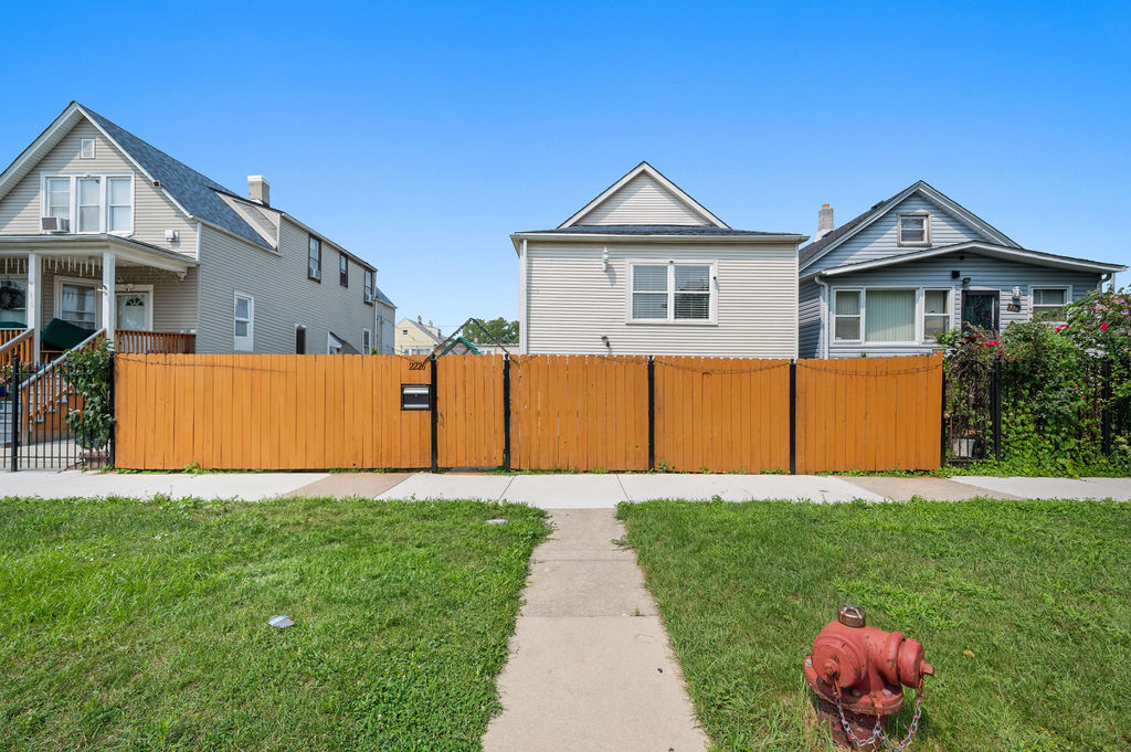 Property Photo:  2226 N Lavergne Avenue  IL 60639 