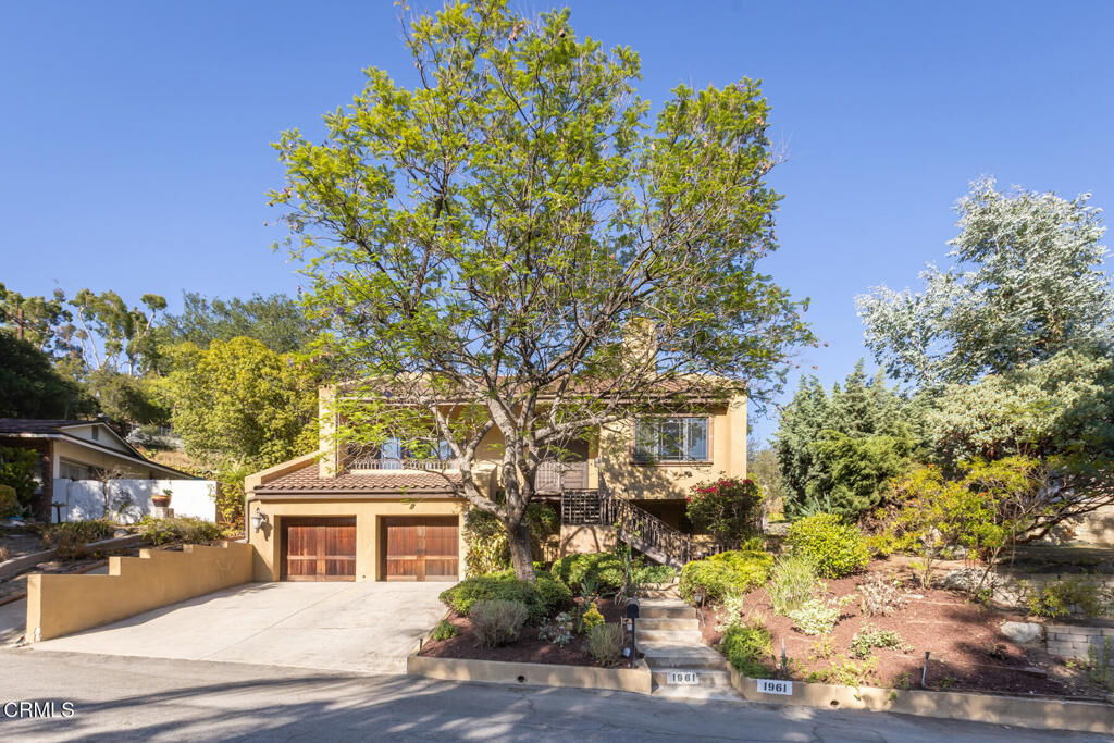 Property Photo:  1961 El Arbolita Drive  CA 91208 