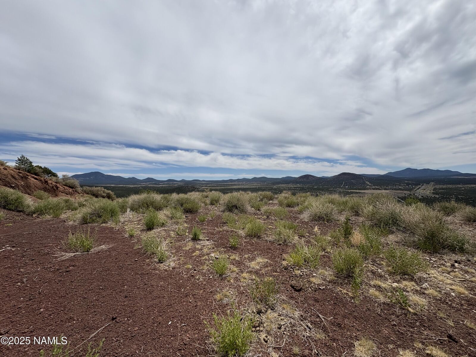 Property Photo: 1123 E Broken Arrow Drive AZ 86046