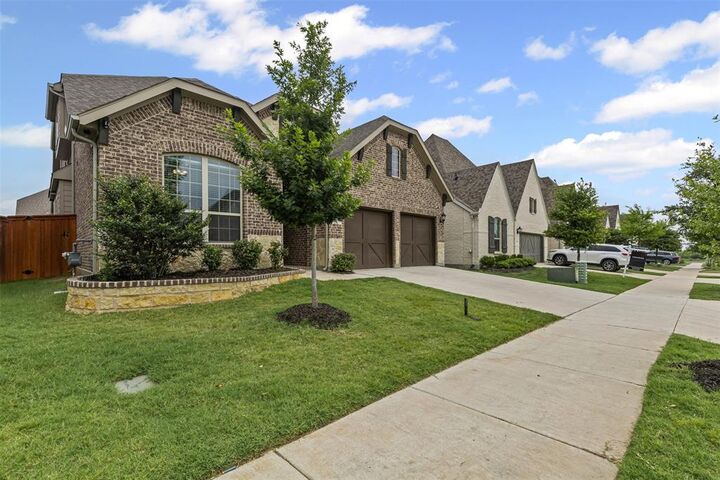 Property Photo: 14824 Belclaire Avenue TX 76008