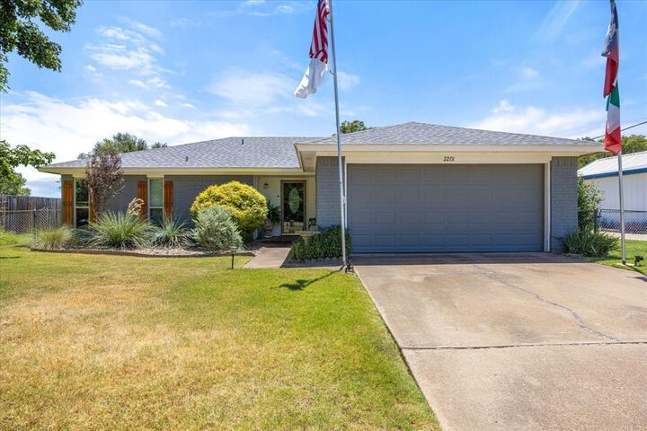 Property Photo:  2201 Long Creek Court  TX 76049 