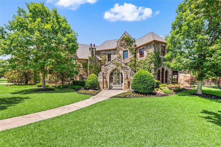 Property Photo: 1508 Glenmeade Court TX 76262