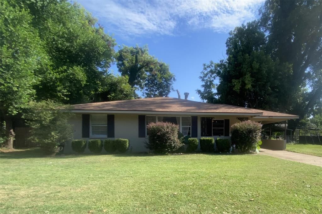 Property Photo:  707 Len Court  LA 71104 