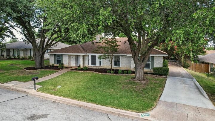 Property Photo: 4216 Toledo Avenue TX 76133