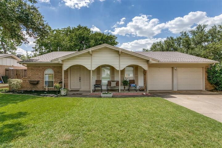 Property Photo:  2133 Mountainview Drive  TX 76054 