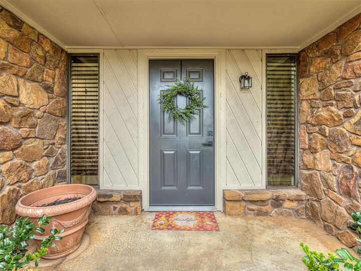 Property Photo: 1220 Kingston Court OK 73034