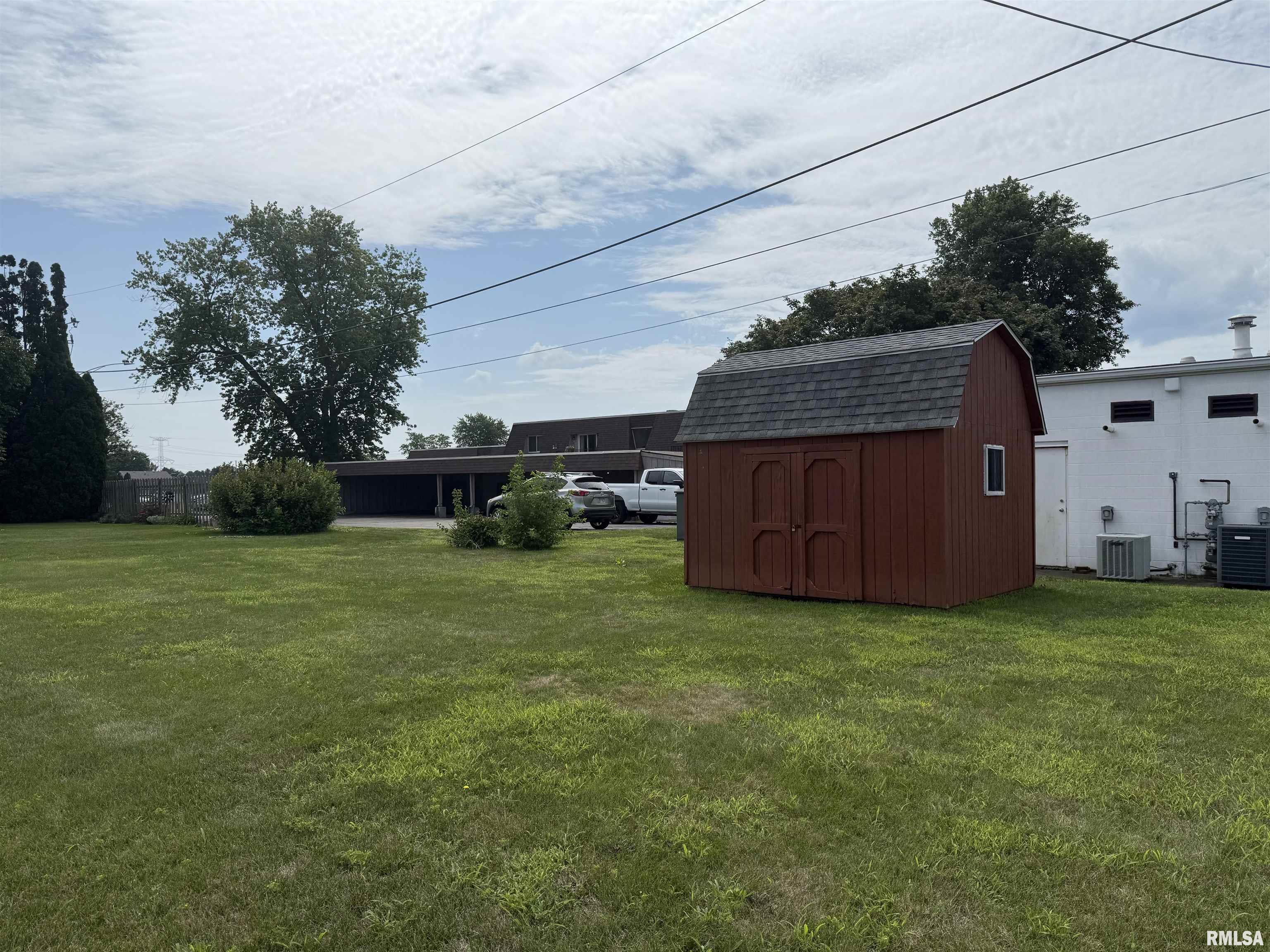 Property Photo: 138 E Oakwood Street IL 61550