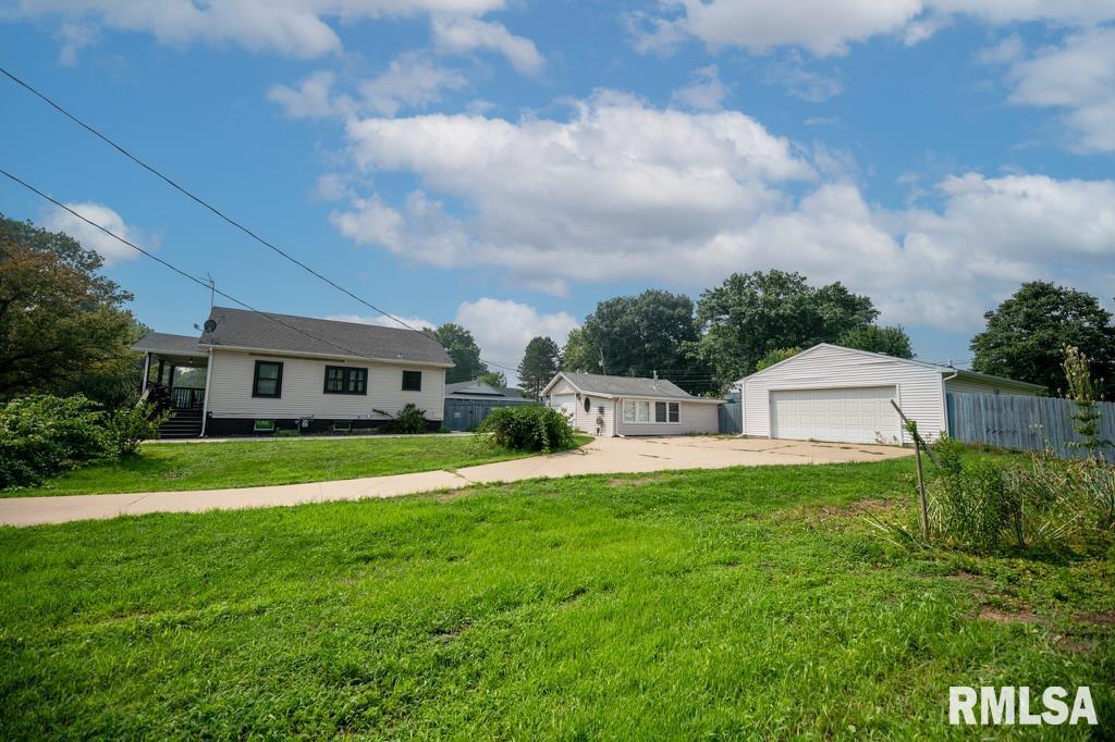 Property Photo: 1319 W Shenandoah Drive IL 61614