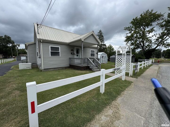 Property Photo:  1205 S Holland Street  IL 62946 