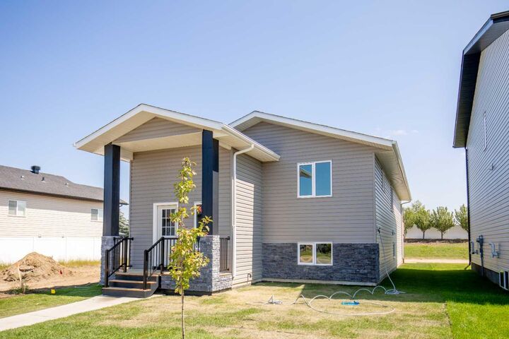 109 Aztec Crescent  Blackfalds AB T4M 0M7 photo