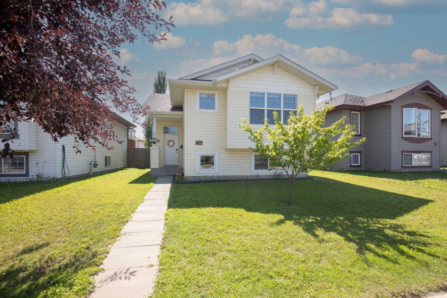 Property Photo: 256 Kingston Drive AB T4P 0A7