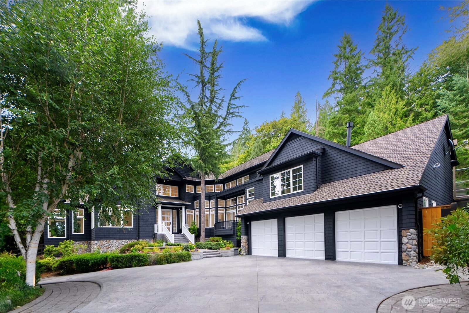 Property Photo:  11828 NE 41st Lane  WA 98033 