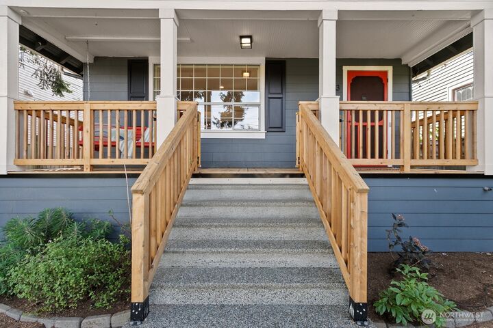 Property Photo: 4333 Evanston Avenue N WA 98103