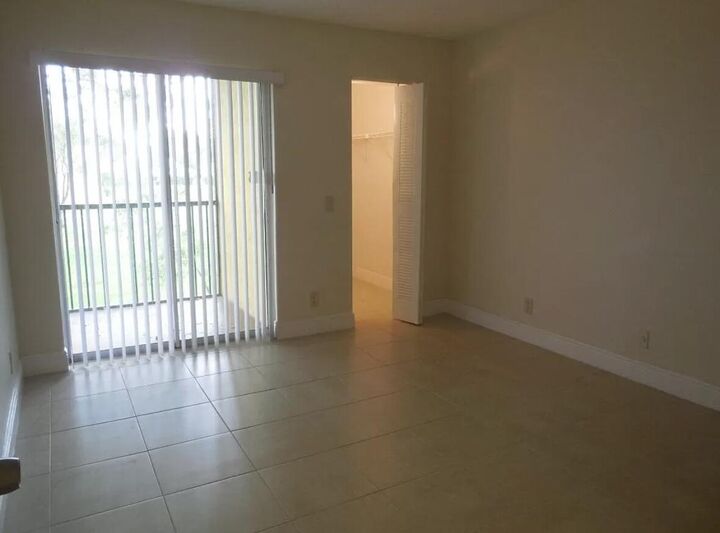 Property Photo: 913 Meadows Circle FL 33436
