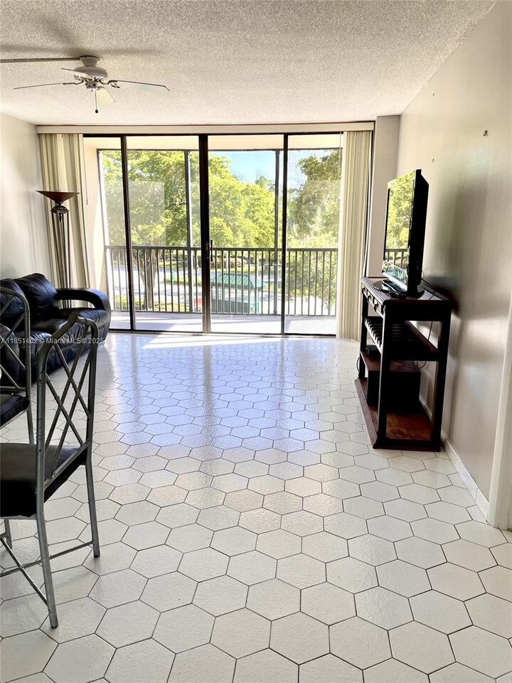 Property Photo: 3301 N Country Club Dr 309 FL 33180