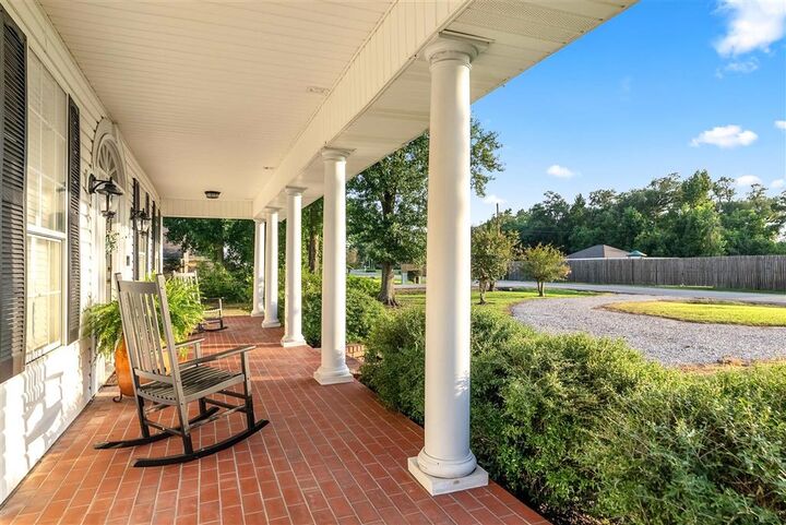 Property Photo: 3721 Green Leaves Dr Drive LA 70665