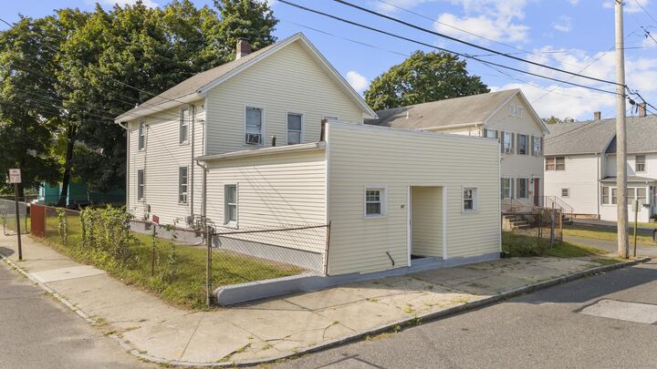 Property Photo:  47 Grove Street  CT 06401 