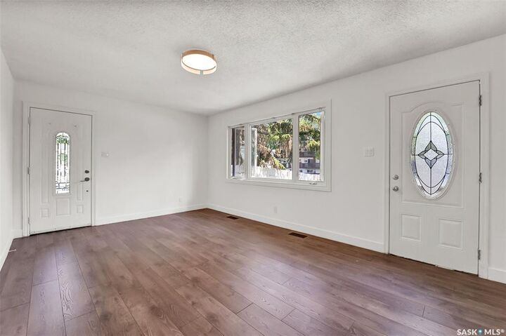 Property Photo: 75 Confederation Crescent SK S7L 4V1