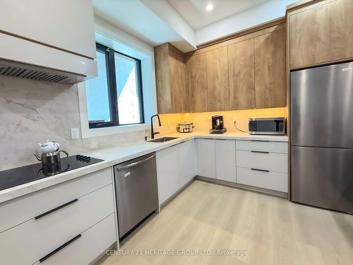 Property Photo: 11 Knowles Crescent Unit #B ON L4G 1Z6