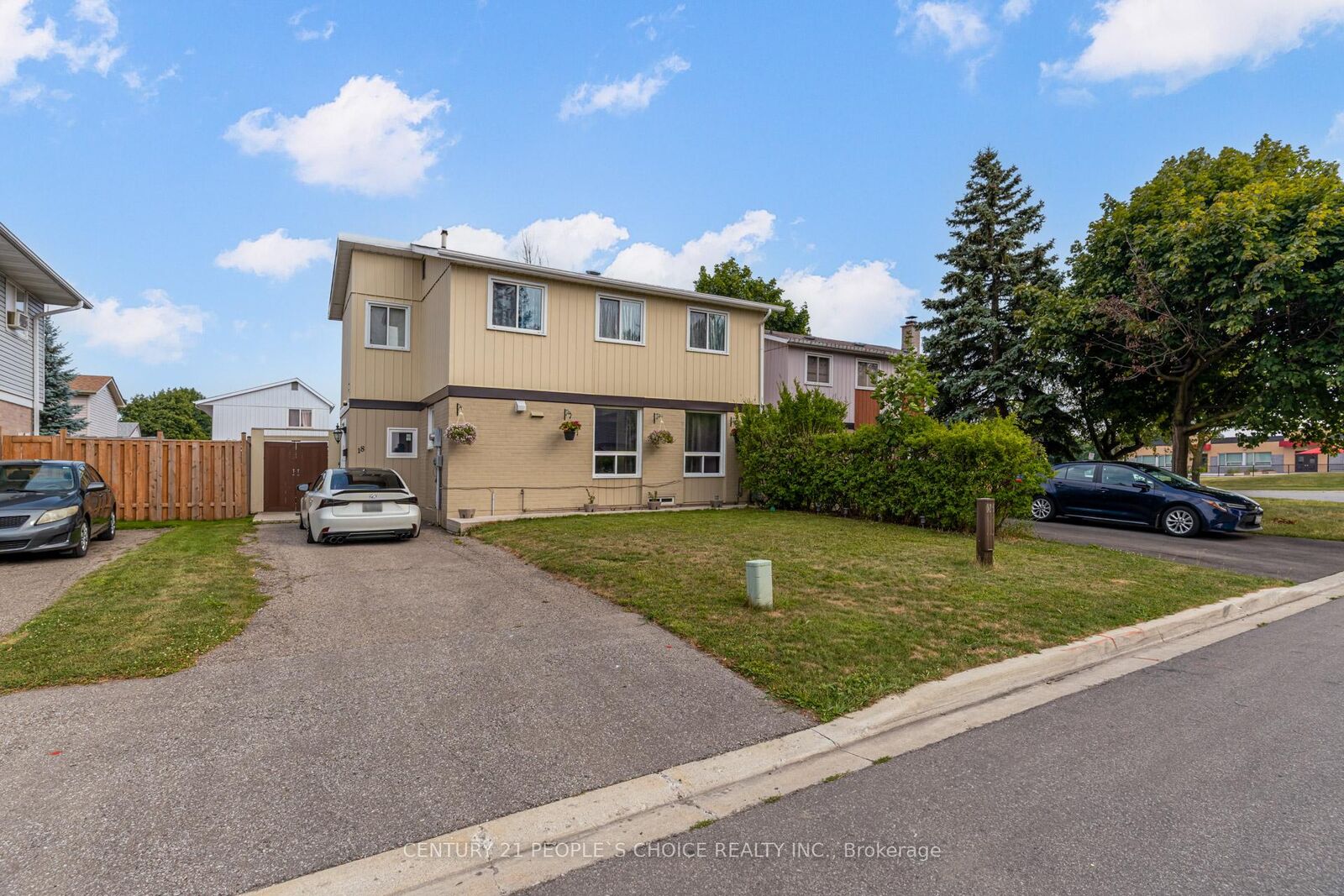 Property Photo: 18 Hernon Court ON L6S 2B9