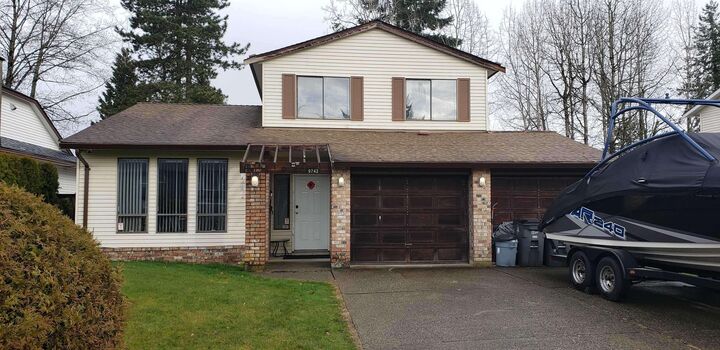 Photo de la propriété:  9742 149 Street  BC V3R 8C6 