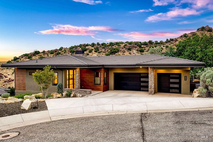 Property Photo: 3054 E Birdsong Drive ID 83712