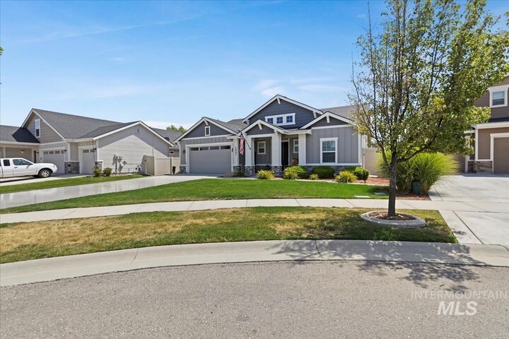 Property Photo: 1401 E Strauss Dr ID 83646
