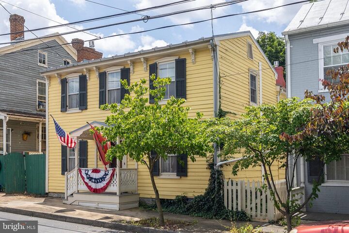Property Photo: 125 E Clifford Street VA 22601