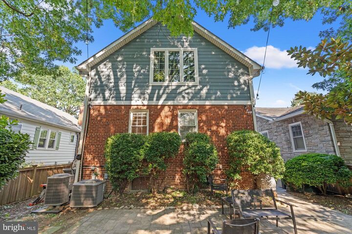 Property Photo:  700 Little Street  VA 22301 
