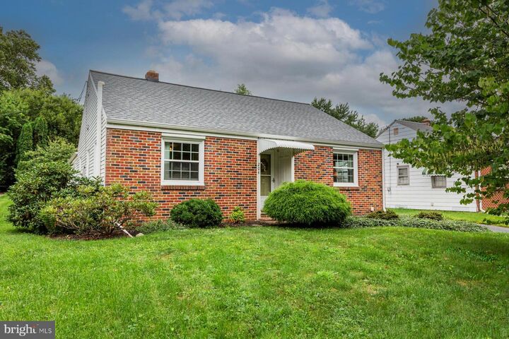 Property Photo:  204 Elizabeth Drive  PA 17601 