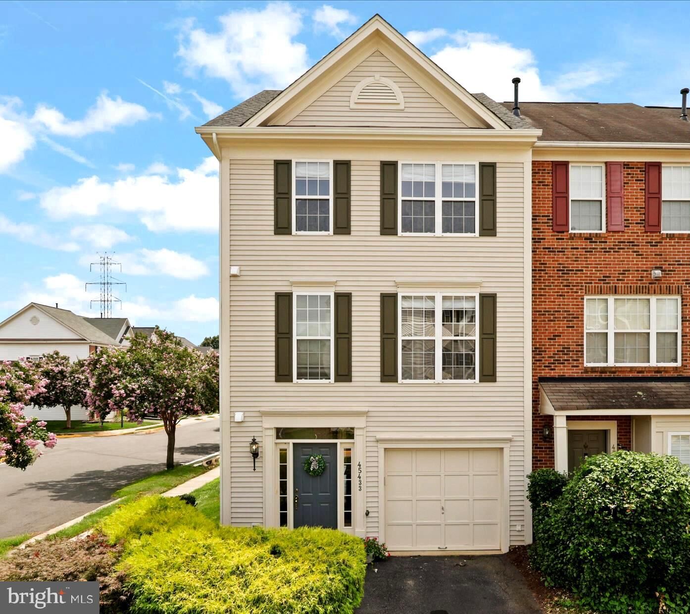 Property Photo: 45433 Clarkes Crossing Square VA 20164