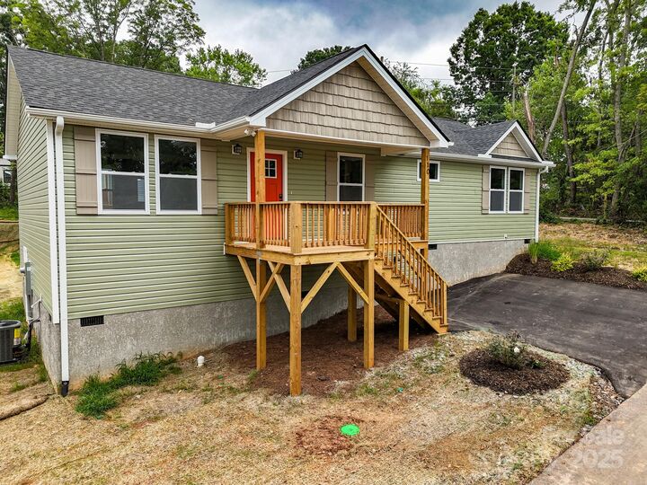 Property Photo: 110 Deaver Park Circle NC 28806