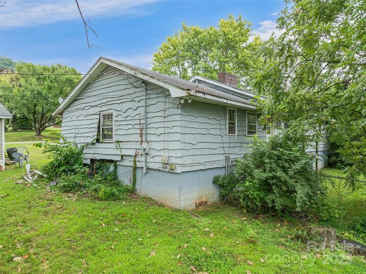 Property Photo: 203 Barton Road NC 28804
