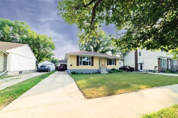 Property Photo:  338 McLeod Avenue  MB R2K 0A9 