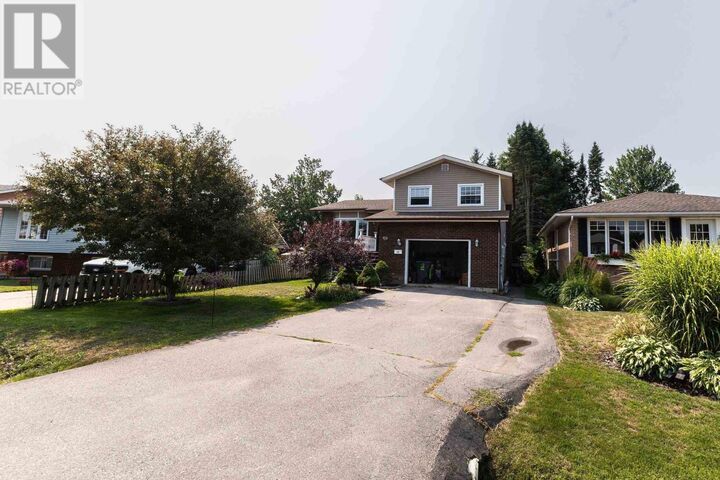 Photo de la propriété: 19 Sutton Pl ON P6A 6A8