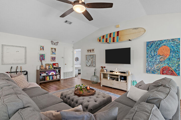 Property Photo: 675 Spring Hill Road FL 32433