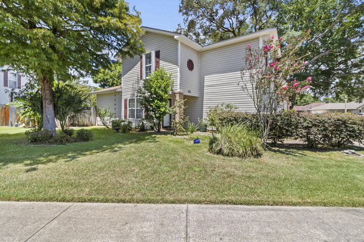 Property Photo: 933 Scenic Oak Lane FL 32547