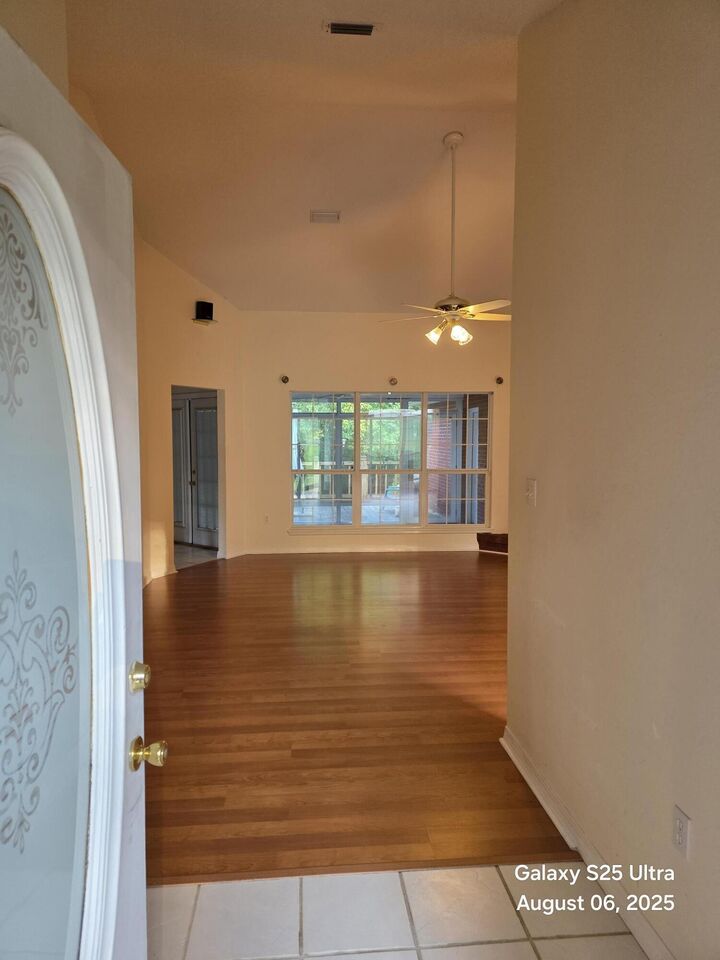 Property Photo: 127 Mohawk Trail FL 32536