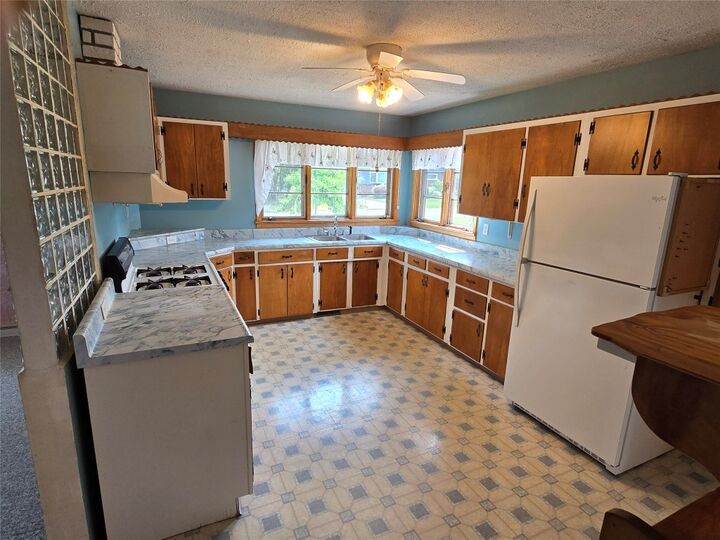 Property Photo: 3002 Bement Street PA 16506