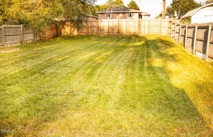 Property Photo:  1409 13th Street  ND 58501 